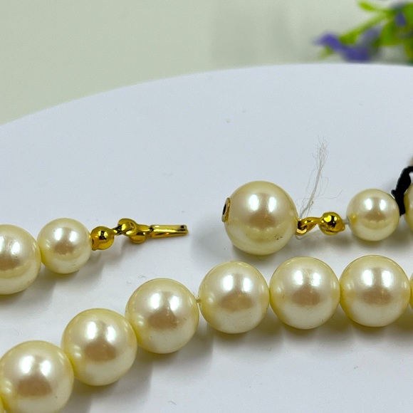 Richelieu NWT Extra Long Simulated Pearl 34 Inch Necklace - Picture 4 of 6